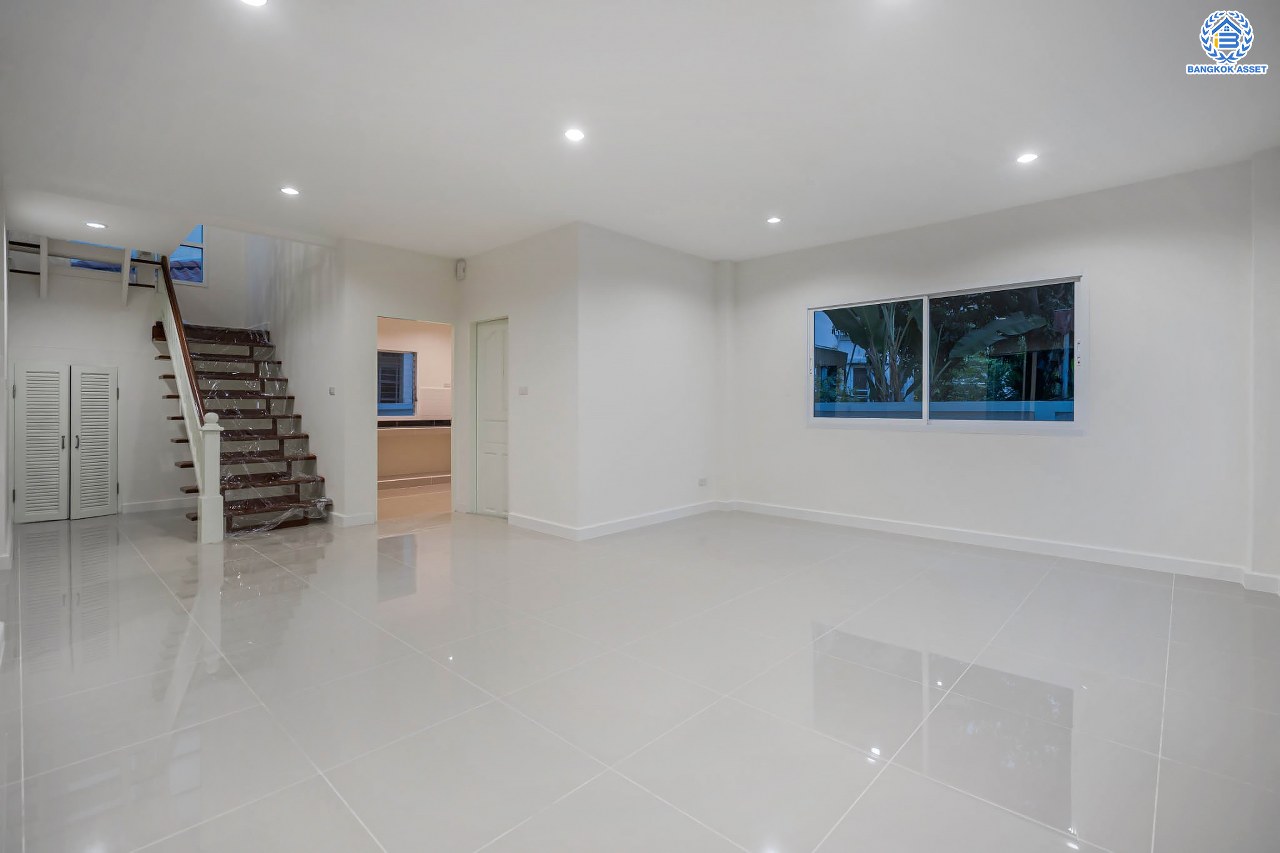 บ้านมือสองตกแต่งใหม่ แบรนด์ LH โครงการ ชัยพฤกษ์ วัดลาดปลาดุก ตอบโจทย์ทุกการอยู่อาศัย เนื้อที่ 60 ตร.ว. พื้นที่ใช้สอยมากถึง 198.96 ตร.ม. ฟังก์ชัน 3 ห้องนอน 3 ห้องน้ำ จอดรถได้ 2 คัน บนทำเลดีที่สุด! ใกล้เซ็นทรัลเวสต์เกต ทางด่วน "กาญจนาภิเษก" และรถไฟฟ้าสายสีม่วง "สถานีคลองบางไผ่"